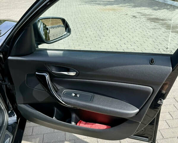 Чорний БМВ 1 Серія, об'ємом двигуна 2 л та пробігом 63 тис. км за 17700 $, фото 18 на Automoto.ua