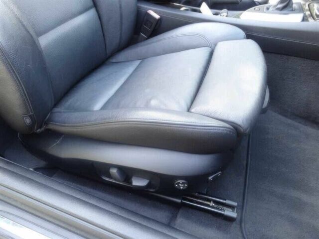 Чорний БМВ 1 Серія, об'ємом двигуна 3 л та пробігом 87 тис. км за 4450 $, фото 11 на Automoto.ua