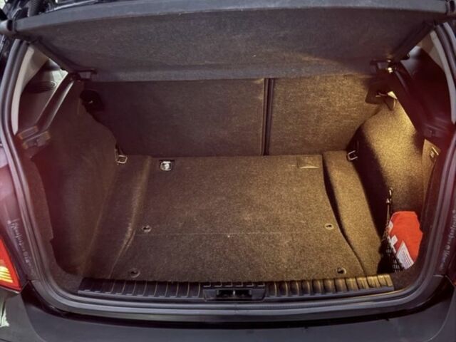 Черный БМВ 1 Серия, объемом двигателя 2 л и пробегом 220 тыс. км за 3890 $, фото 9 на Automoto.ua