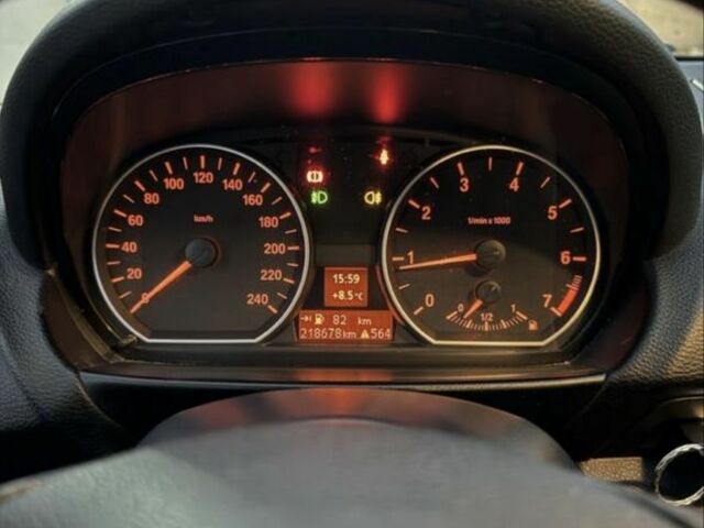 Черный БМВ 1 Серия, объемом двигателя 2 л и пробегом 220 тыс. км за 3890 $, фото 12 на Automoto.ua