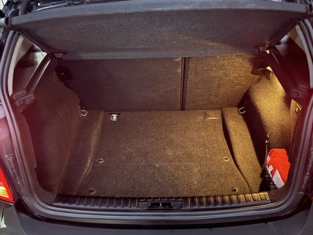 БМВ 1 Серия 2009 в Киеве на Automoto.ua Черный БМВ 1 Серия, объемом двигателя 2 л и пробегом 220 тыс. км за 4200 $, фото 20 на Automoto.ua