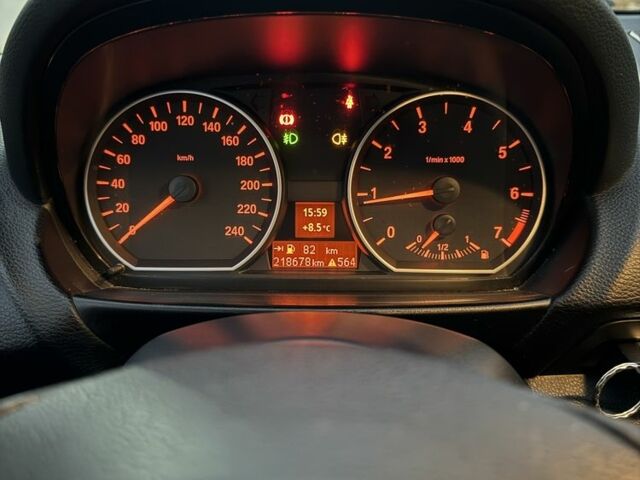 БМВ 1 Серия 2009 в Киеве на Automoto.ua Черный БМВ 1 Серия, объемом двигателя 2 л и пробегом 220 тыс. км за 4200 $, фото 13 на Automoto.ua