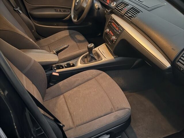 БМВ 1 Серия 2009 в Киеве на Automoto.ua Черный БМВ 1 Серия, объемом двигателя 2 л и пробегом 220 тыс. км за 4200 $, фото 15 на Automoto.ua