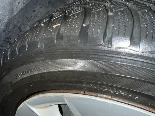 БМВ 1 Серия 2009 в Киеве на Automoto.ua Черный БМВ 1 Серия, объемом двигателя 2 л и пробегом 220 тыс. км за 4200 $, фото 10 на Automoto.ua