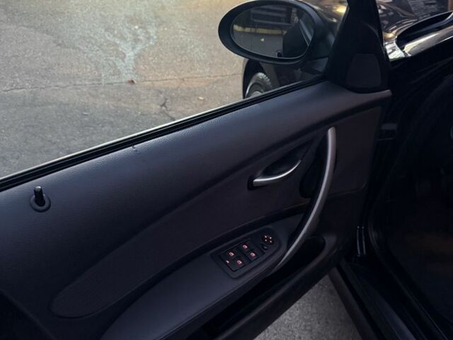 БМВ 1 Серия 2009 в Киеве на Automoto.ua Черный БМВ 1 Серия, объемом двигателя 2 л и пробегом 220 тыс. км за 4200 $, фото 12 на Automoto.ua