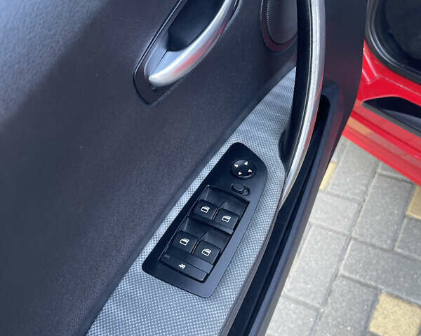 Червоний БМВ 1 Серія, об'ємом двигуна 2 л та пробігом 183 тис. км за 6450 $, фото 20 на Automoto.ua