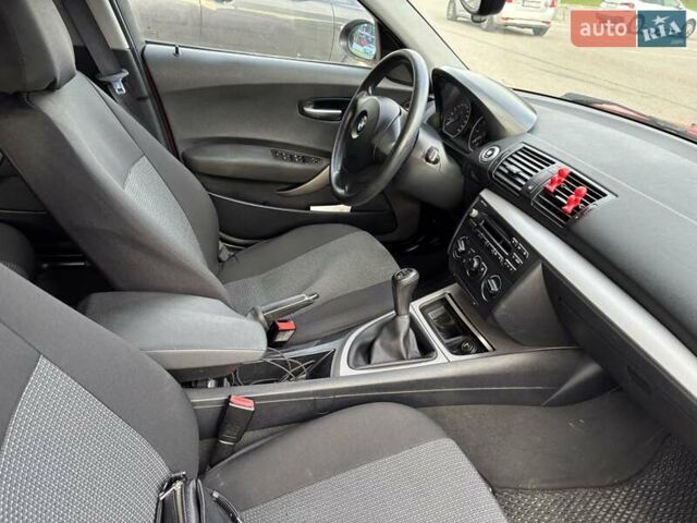 Красный БМВ 1 Серия, объемом двигателя 1.6 л и пробегом 260 тыс. км за 6000 $, фото 4 на Automoto.ua