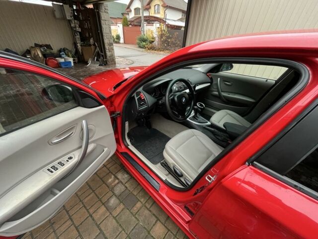 Красный БМВ 1 Серия, объемом двигателя 2 л и пробегом 300 тыс. км за 6500 $, фото 1 на Automoto.ua