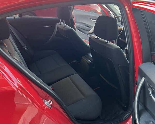 Красный БМВ 1 Серия, объемом двигателя 2 л и пробегом 295 тыс. км за 6800 $, фото 19 на Automoto.ua