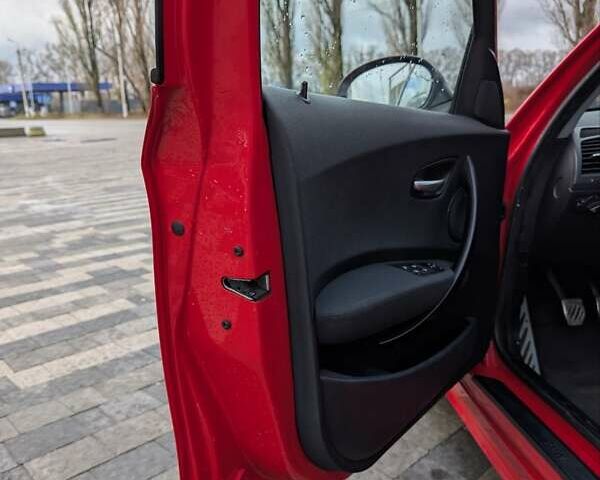 Красный БМВ 1 Серия, объемом двигателя 2 л и пробегом 310 тыс. км за 7200 $, фото 12 на Automoto.ua