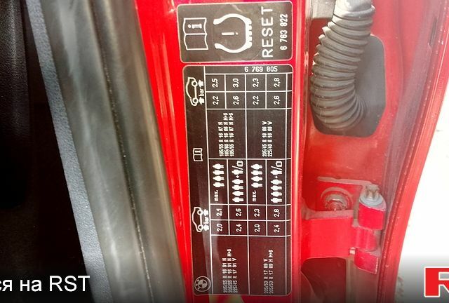 Красный БМВ 1 Серия, объемом двигателя 2 л и пробегом 256 тыс. км за 5500 $, фото 12 на Automoto.ua