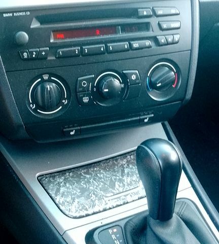 Красный БМВ 1 Серия, объемом двигателя 2 л и пробегом 256 тыс. км за 5500 $, фото 10 на Automoto.ua