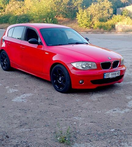 Красный БМВ 1 Серия, объемом двигателя 2 л и пробегом 256 тыс. км за 5500 $, фото 7 на Automoto.ua