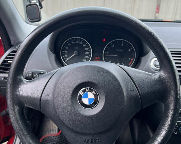 Красный БМВ 1 Серия, объемом двигателя 2 л и пробегом 295 тыс. км за 6800 $, фото 21 на Automoto.ua