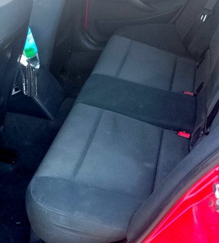 Красный БМВ 1 Серия, объемом двигателя 2 л и пробегом 256 тыс. км за 5500 $, фото 3 на Automoto.ua