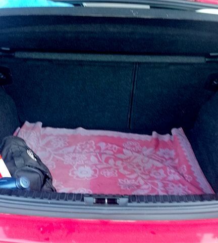 Красный БМВ 1 Серия, объемом двигателя 2 л и пробегом 256 тыс. км за 5500 $, фото 4 на Automoto.ua