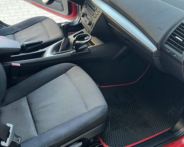 Красный БМВ 1 Серия, объемом двигателя 2 л и пробегом 295 тыс. км за 6800 $, фото 18 на Automoto.ua