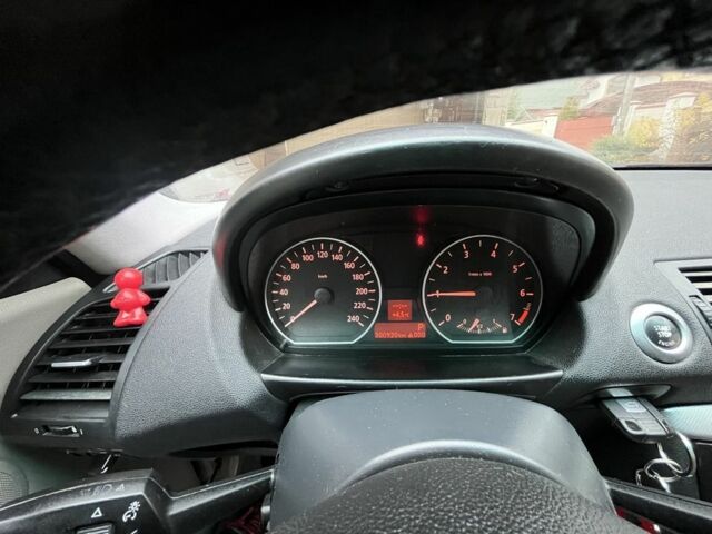 Красный БМВ 1 Серия, объемом двигателя 2 л и пробегом 300 тыс. км за 6500 $, фото 7 на Automoto.ua