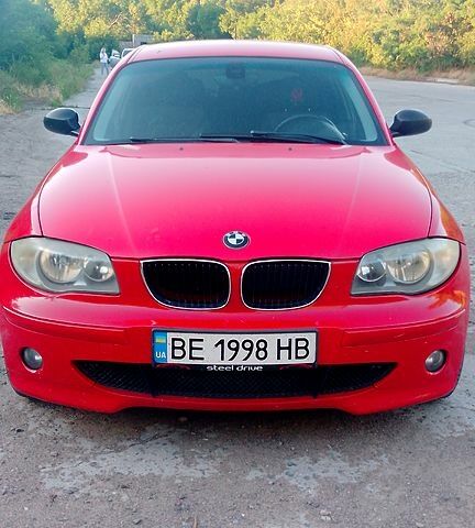 Красный БМВ 1 Серия, объемом двигателя 2 л и пробегом 256 тыс. км за 5500 $, фото 8 на Automoto.ua