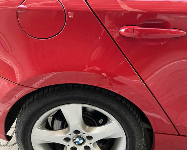 Красный БМВ 1 Серия, объемом двигателя 2 л и пробегом 295 тыс. км за 6800 $, фото 5 на Automoto.ua