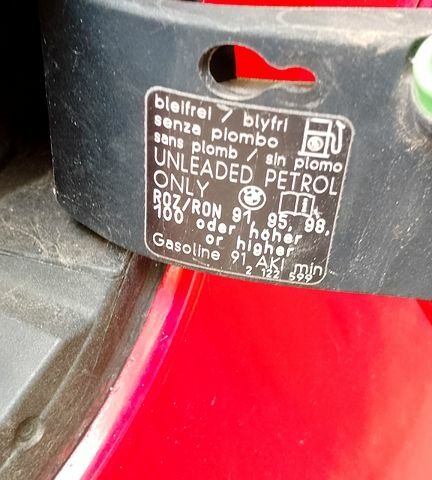 Красный БМВ 1 Серия, объемом двигателя 2 л и пробегом 256 тыс. км за 5500 $, фото 11 на Automoto.ua