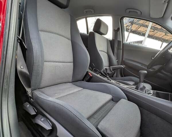 Красный БМВ 1 Серия, объемом двигателя 2 л и пробегом 310 тыс. км за 7200 $, фото 9 на Automoto.ua
