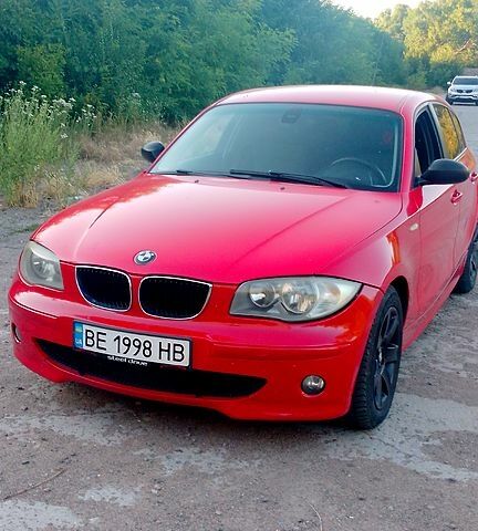 Красный БМВ 1 Серия, объемом двигателя 2 л и пробегом 256 тыс. км за 5500 $, фото 9 на Automoto.ua