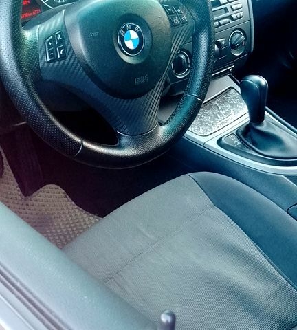 Красный БМВ 1 Серия, объемом двигателя 2 л и пробегом 256 тыс. км за 5500 $, фото 2 на Automoto.ua