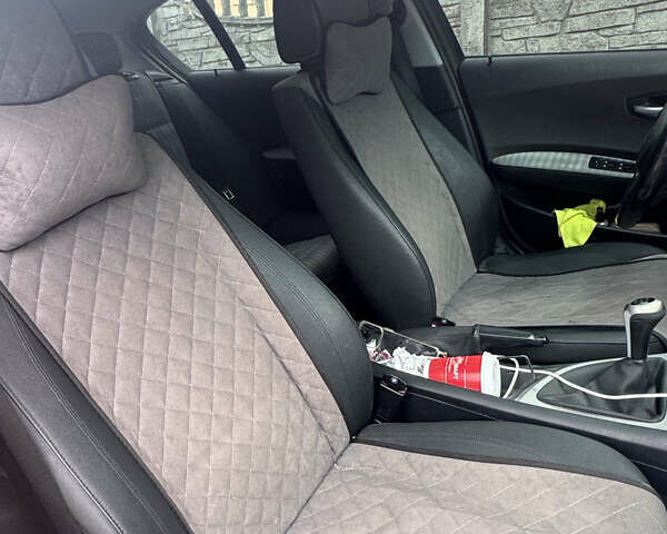 Красный БМВ 1 Серия, объемом двигателя 1.6 л и пробегом 214 тыс. км за 5700 $, фото 2 на Automoto.ua