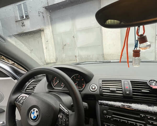 Серый БМВ 1 Серия, объемом двигателя 2 л и пробегом 311 тыс. км за 4600 $, фото 5 на Automoto.ua