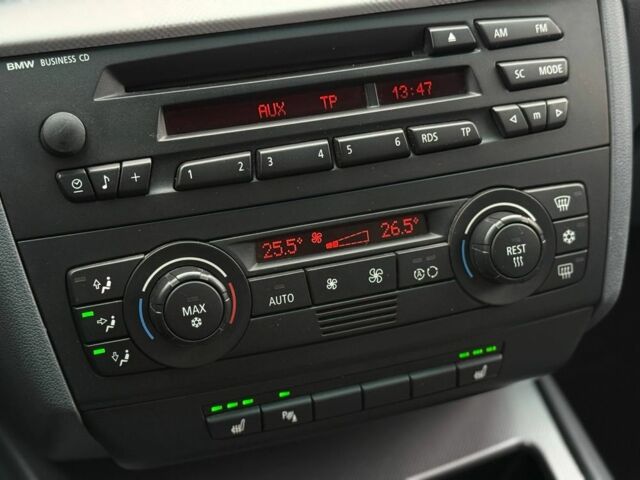 Серый БМВ 1 Серия, объемом двигателя 2 л и пробегом 200 тыс. км за 6999 $, фото 16 на Automoto.ua