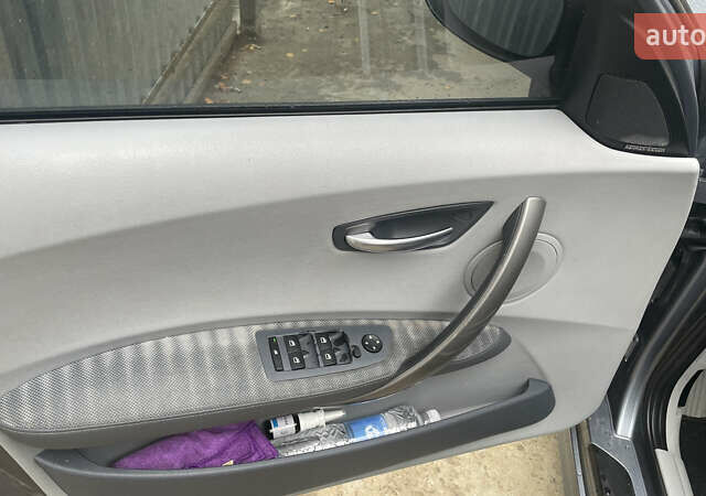 Серый БМВ 1 Серия, объемом двигателя 2 л и пробегом 283 тыс. км за 6300 $, фото 13 на Automoto.ua