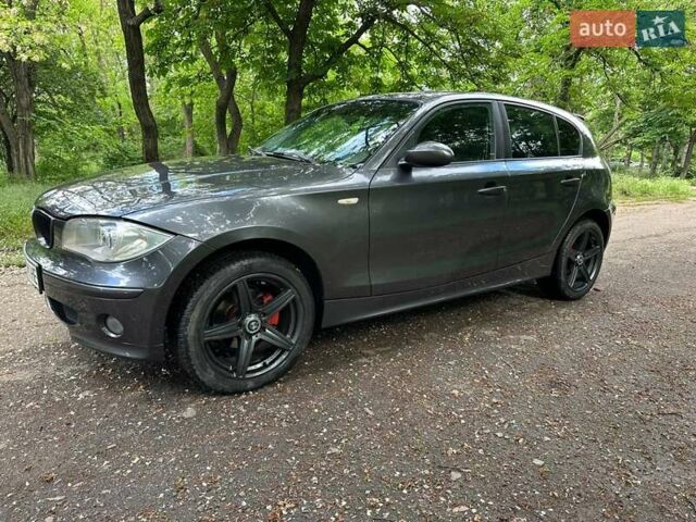 БМВ 1 Серия 2005 в Одессе на Automoto.ua Серый БМВ 1 Серия, объемом двигателя 2 л и пробегом 220 тыс. км за 5500 $, фото 2 на Automoto.ua