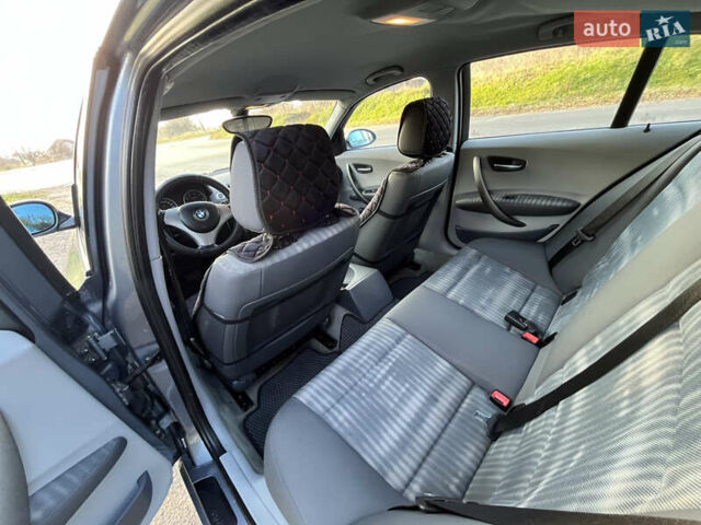 Серый БМВ 1 Серия, объемом двигателя 2 л и пробегом 241 тыс. км за 6000 $, фото 16 на Automoto.ua