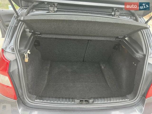 Серый БМВ 1 Серия, объемом двигателя 2 л и пробегом 260 тыс. км за 5700 $, фото 8 на Automoto.ua