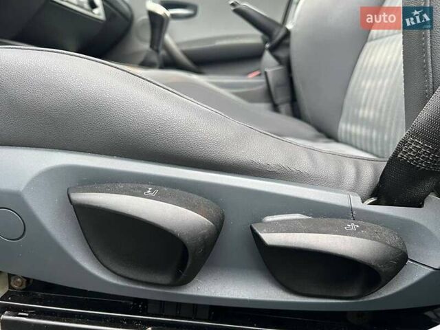 Сірий БМВ 1 Серія, об'ємом двигуна 2 л та пробігом 293 тис. км за 5390 $, фото 18 на Automoto.ua