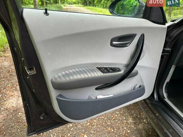 БМВ 1 Серия 2005 в Одессе на Automoto.ua Серый БМВ 1 Серия, объемом двигателя 2 л и пробегом 220 тыс. км за 5500 $, фото 7 на Automoto.ua