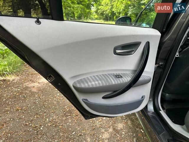 БМВ 1 Серия 2005 в Одессе на Automoto.ua Серый БМВ 1 Серия, объемом двигателя 2 л и пробегом 220 тыс. км за 5500 $, фото 8 на Automoto.ua