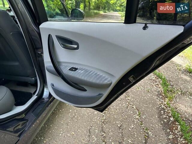 БМВ 1 Серия 2005 в Одессе на Automoto.ua Серый БМВ 1 Серия, объемом двигателя 2 л и пробегом 220 тыс. км за 5500 $, фото 9 на Automoto.ua