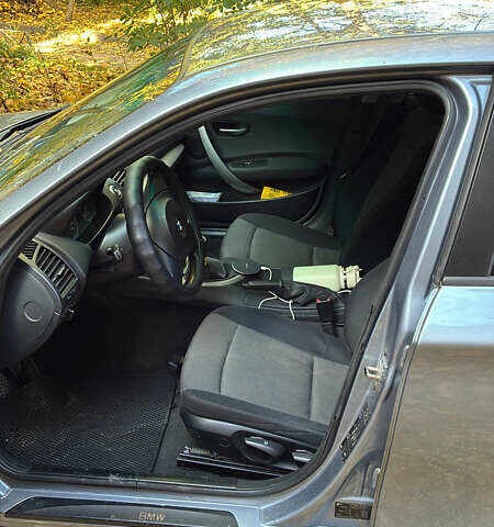 БМВ 1 Серия 2005 в Новояворовск на Automoto.ua Серый БМВ 1 Серия, объемом двигателя 1.6 л и пробегом 278 тыс. км за 5699 $, фото 3 на Automoto.ua