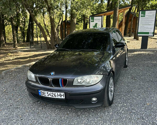 Серый БМВ 1 Серия, объемом двигателя 2 л и пробегом 245 тыс. км за 5000 $, фото 1 на Automoto.ua
