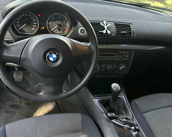 Серый БМВ 1 Серия, объемом двигателя 2 л и пробегом 245 тыс. км за 5000 $, фото 7 на Automoto.ua