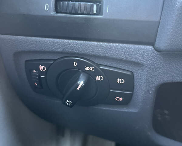 Серый БМВ 1 Серия, объемом двигателя 2 л и пробегом 241 тыс. км за 6000 $, фото 31 на Automoto.ua