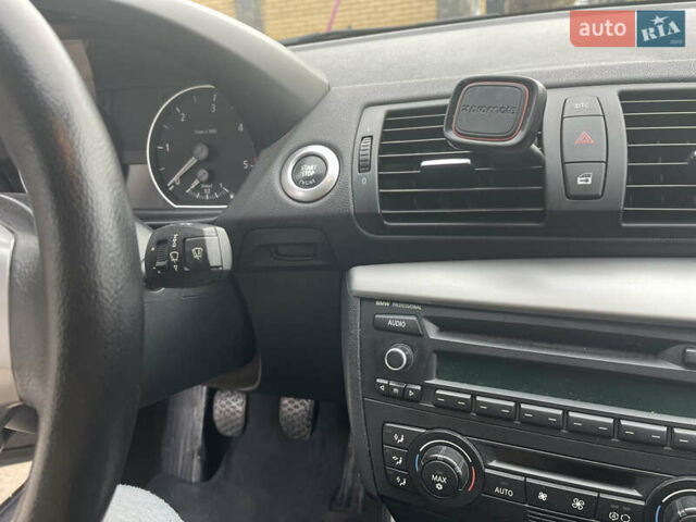 Серый БМВ 1 Серия, объемом двигателя 2 л и пробегом 260 тыс. км за 5700 $, фото 14 на Automoto.ua