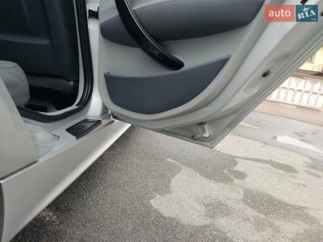 Серый БМВ 1 Серия, объемом двигателя 2 л и пробегом 192 тыс. км за 6500 $, фото 15 на Automoto.ua