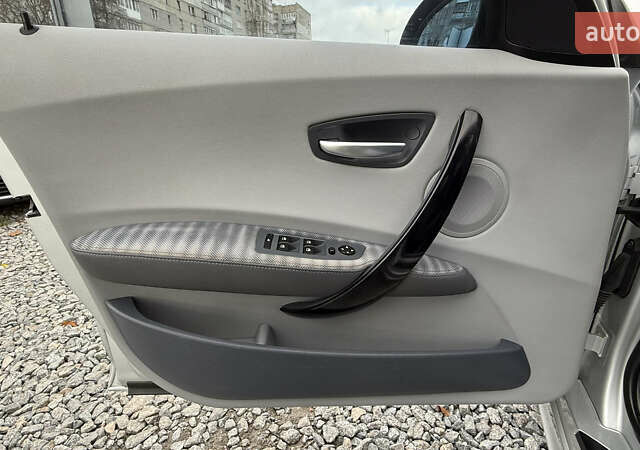 Серый БМВ 1 Серия, объемом двигателя 2 л и пробегом 192 тыс. км за 7000 $, фото 14 на Automoto.ua