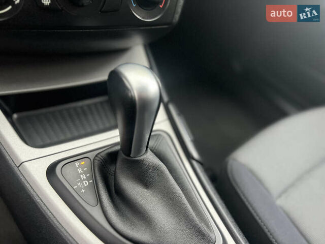 Серый БМВ 1 Серия, объемом двигателя 2 л и пробегом 204 тыс. км за 7000 $, фото 23 на Automoto.ua