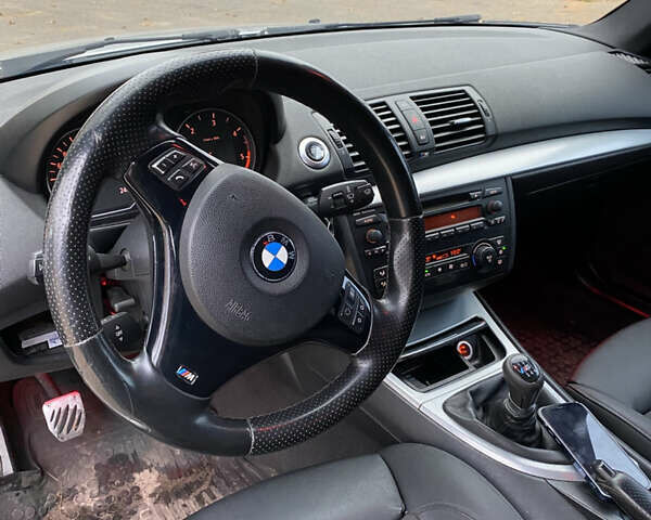 Серый БМВ 1 Серия, объемом двигателя 2 л и пробегом 414 тыс. км за 4800 $, фото 10 на Automoto.ua