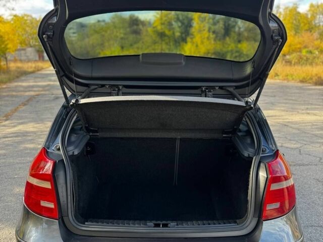 Серый БМВ 1 Серия, объемом двигателя 2 л и пробегом 258 тыс. км за 6999 $, фото 6 на Automoto.ua