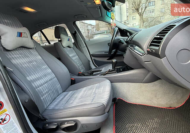 Серый БМВ 1 Серия, объемом двигателя 2 л и пробегом 192 тыс. км за 7000 $, фото 27 на Automoto.ua